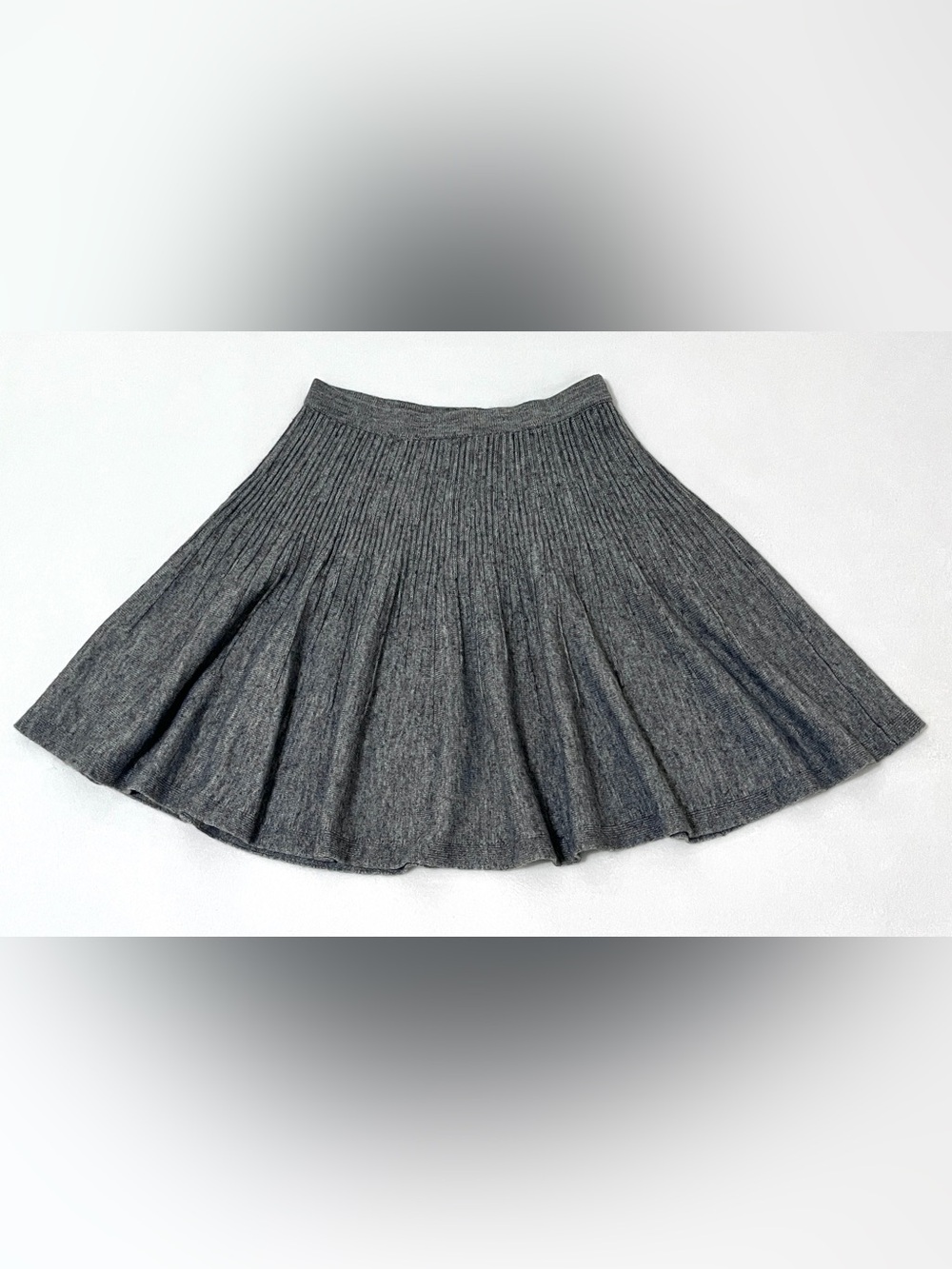H&M Gray Ribbed Knit Flared A-Line Mini Skirt Size XS - Picture 2 of 5